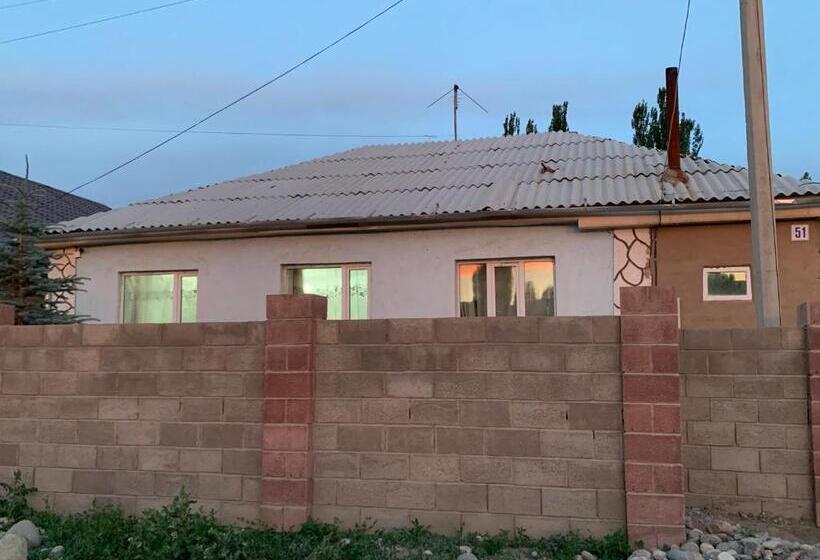 پانسیون Talant Guest House