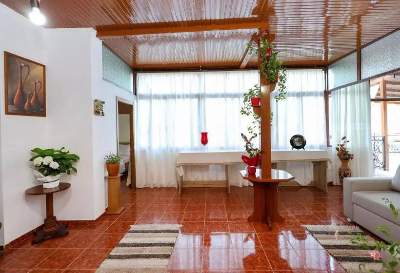 پانسیون Vila Spahiu