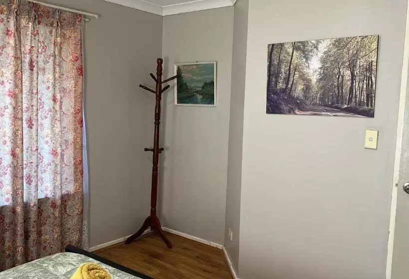 پانسیون Master Room With Ensuite In A Lovely House