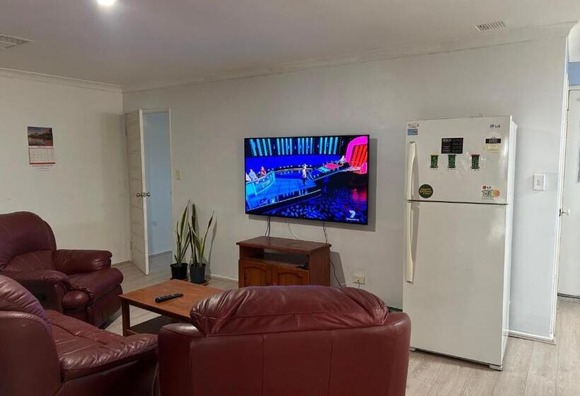 膳宿费 Master Room With Ensuite In A Lovely House