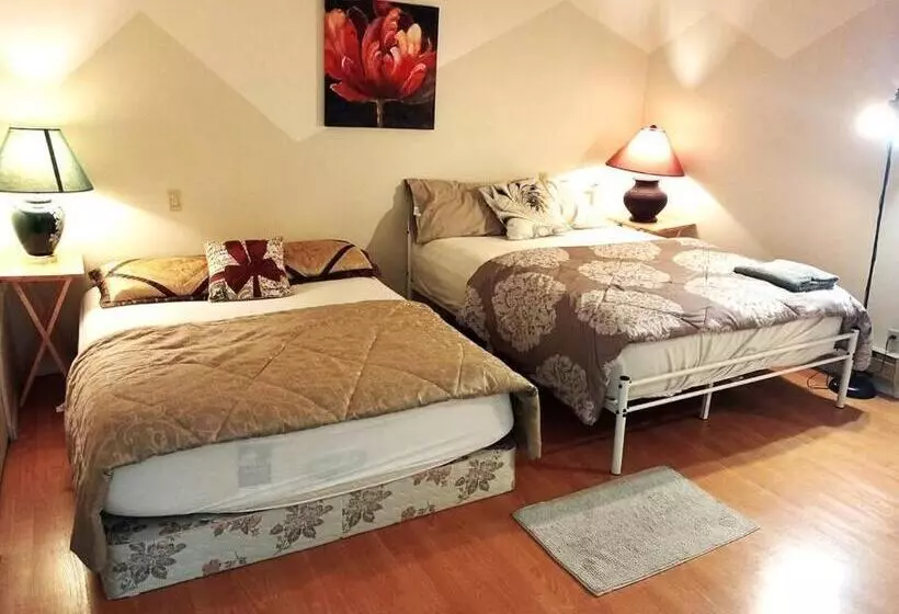 ベッドアンドブレックファースト Beautiful Spacious Family Room With Insuite Bathroom  Near Guildford Mall F3