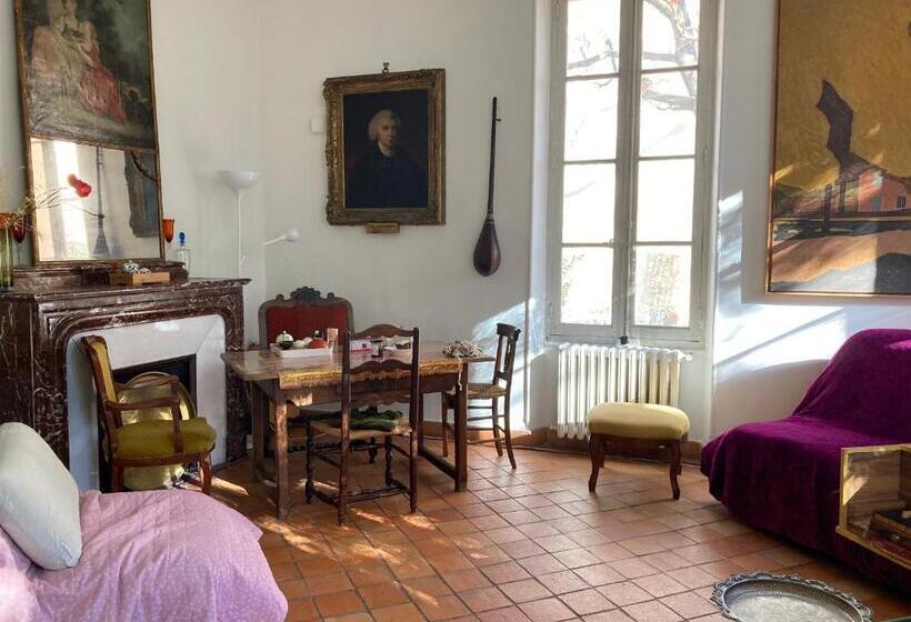 تختخواب و صبحانه Beautiful Room In Aix Center