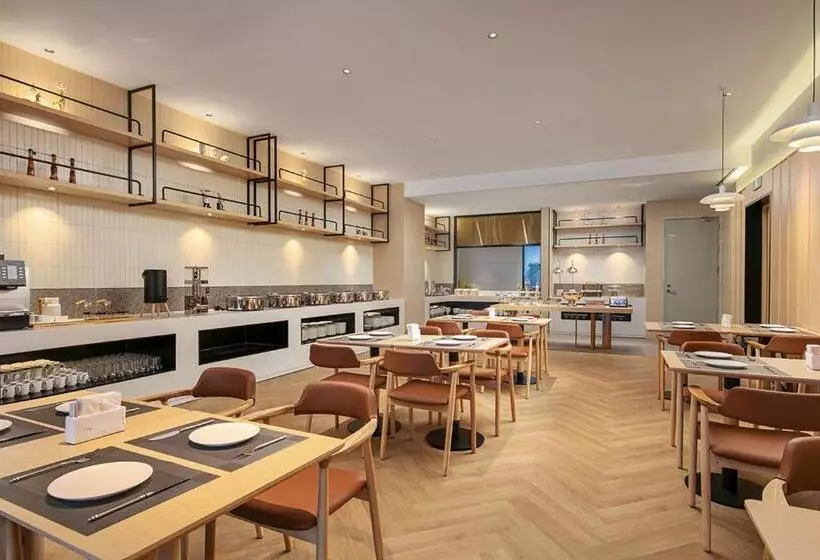 هتل Country Inn & Suite By Radisson, Guangzhou Railway Station Xiaobei