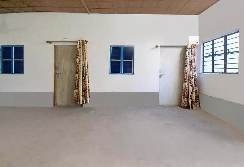 ホテル Oyo Madhubani Ma Bramhamoye Resort