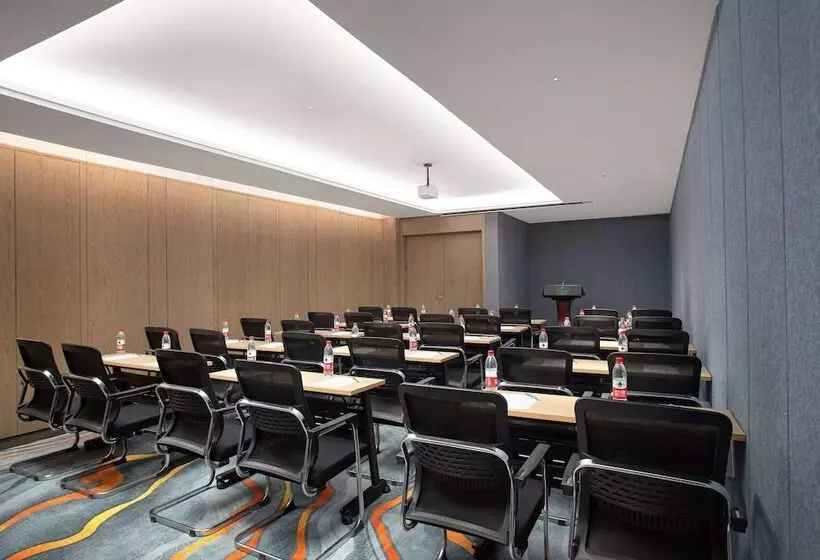 ホテル Wingate By Wyndham Urumqi Railway Station