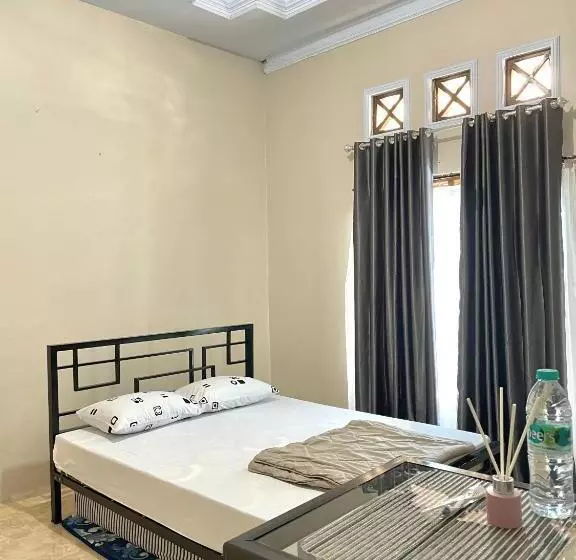 ペンション Harmoni Guest House Tumpak Sewu