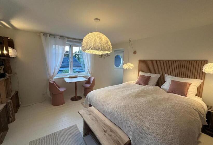 پانسیون Table Rase