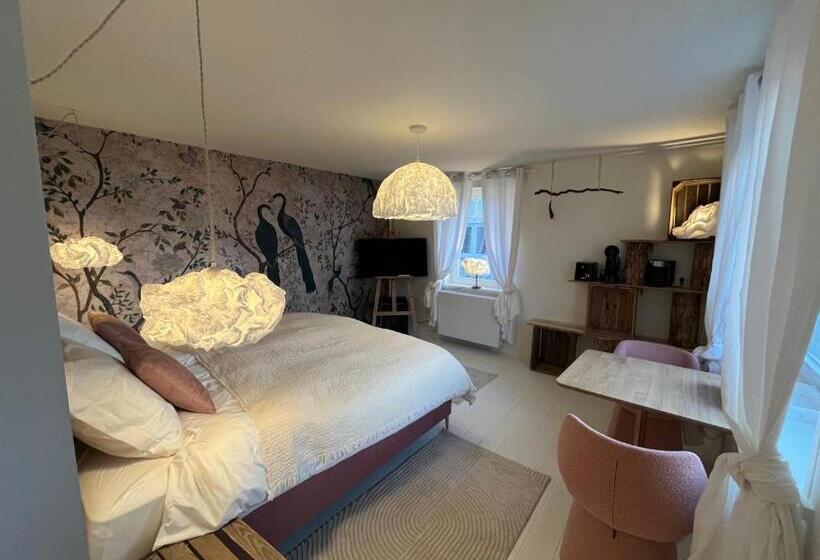 پانسیون Table Rase