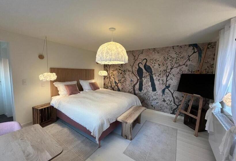 پانسیون Table Rase