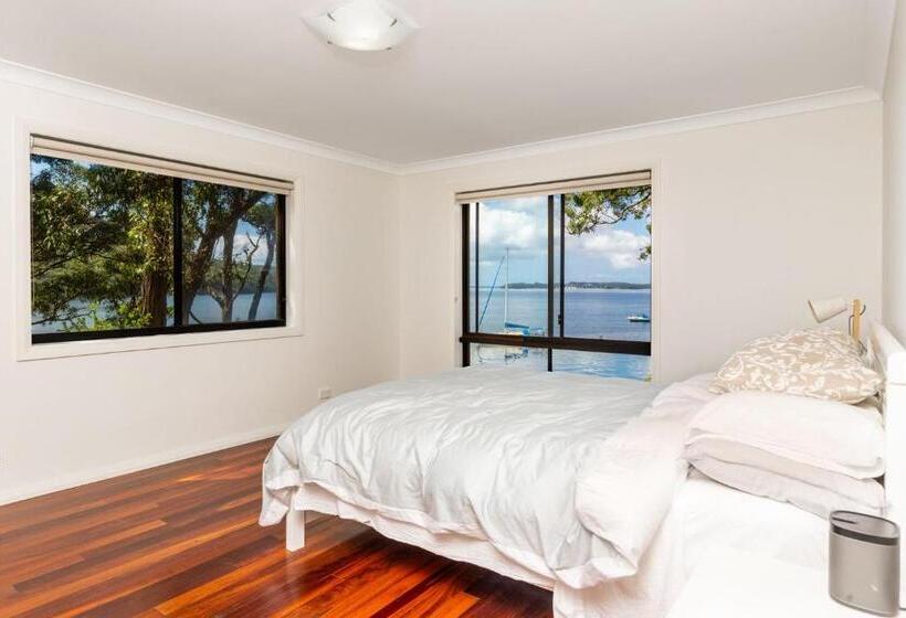 膳宿费 Whispering Waves