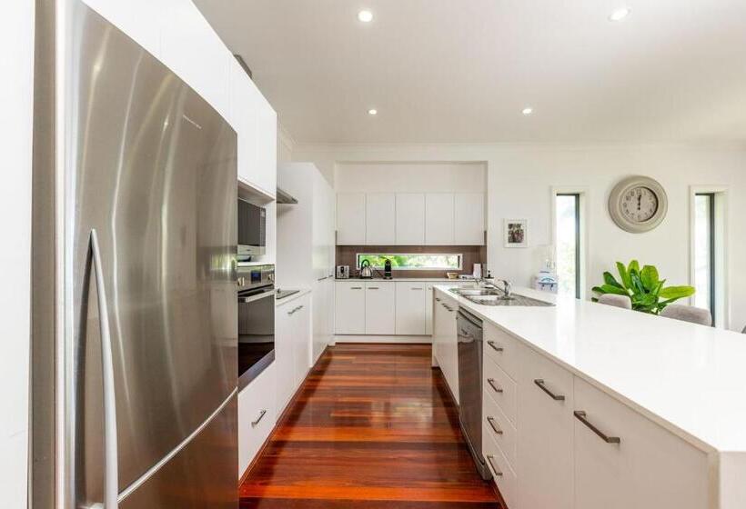 膳宿费 Whispering Waves