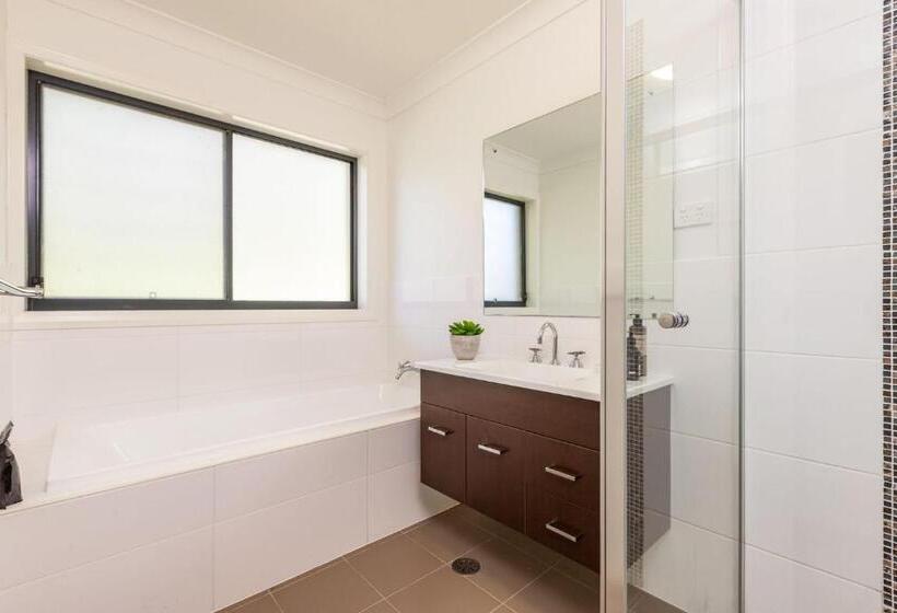 膳宿费 Whispering Waves