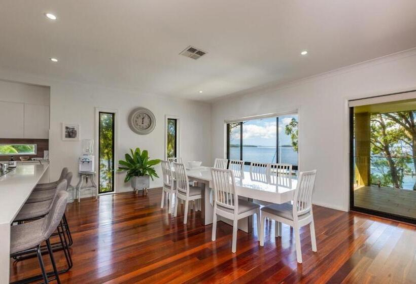 膳宿费 Whispering Waves