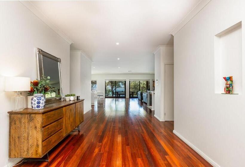 膳宿费 Whispering Waves