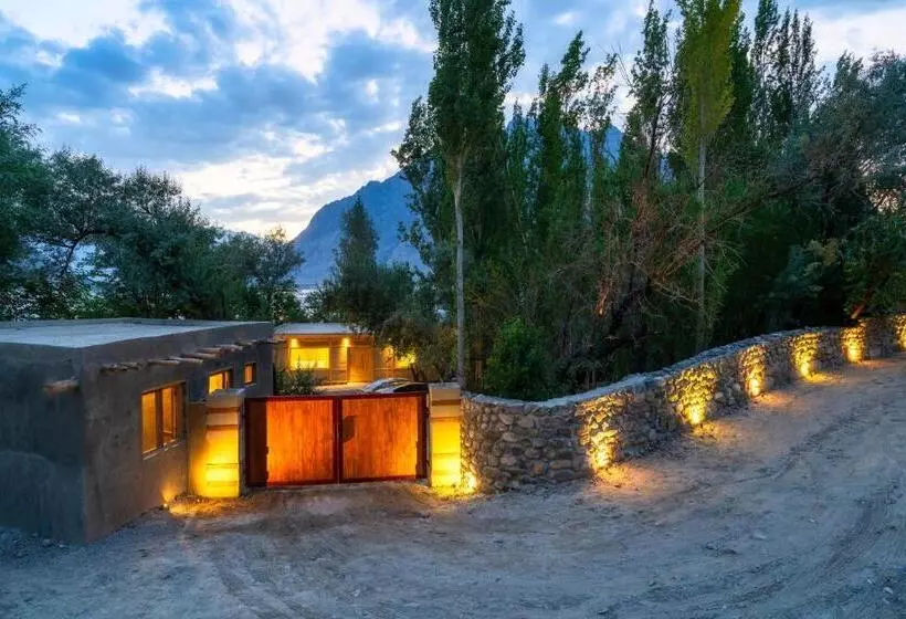 استراحتگاه Dera Lamsa Shigar