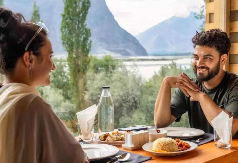 استراحتگاه Dera Lamsa Shigar