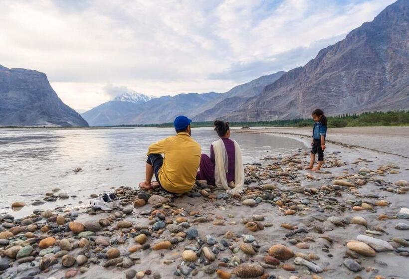 استراحتگاه Dera Lamsa Shigar