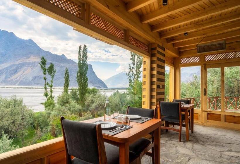 استراحتگاه Dera Lamsa Shigar