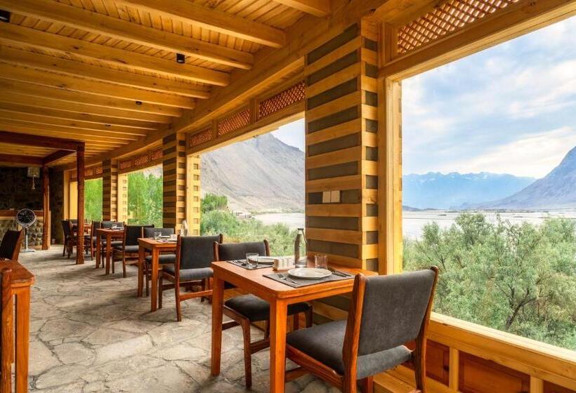 استراحتگاه Dera Lamsa Shigar