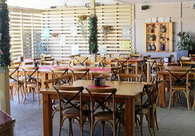 The Golden Orange Hotel Motel