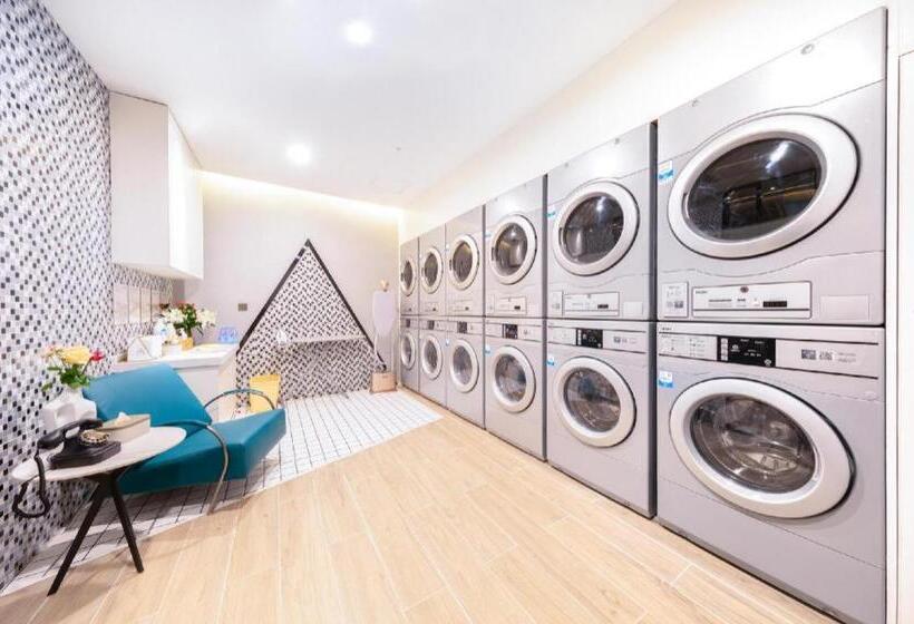 Atour Hotel Wuhan Chuhehan Street Hanxiu Theater