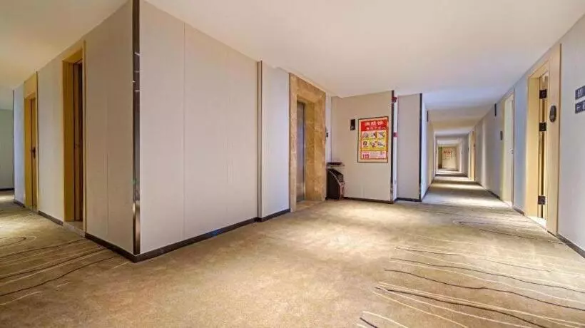 Hotelli City Comfort Inn Zhongshan Hot Spring Resort Sanxiang Shunchang Plaza