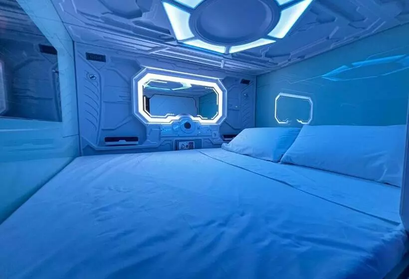 Kapselihotelli Futurotel Sevilla