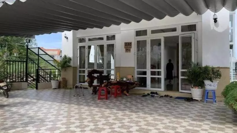 هتل Khách Sạn Trung Hiếu