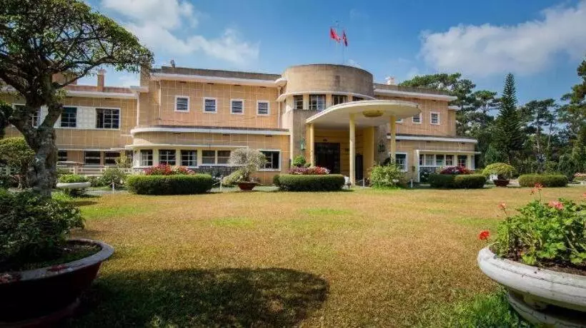 هتل Khách Sạn Trung Hiếu