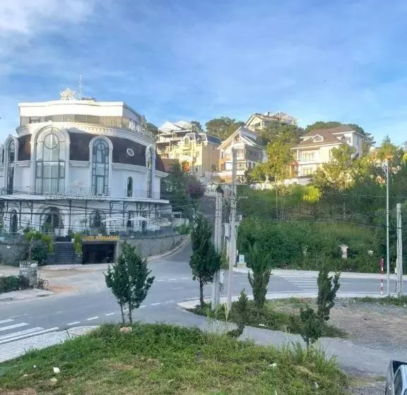 هتل Khách Sạn Trung Hiếu
