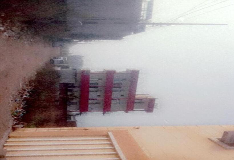 בית מלון כפרי Oyo Paradise