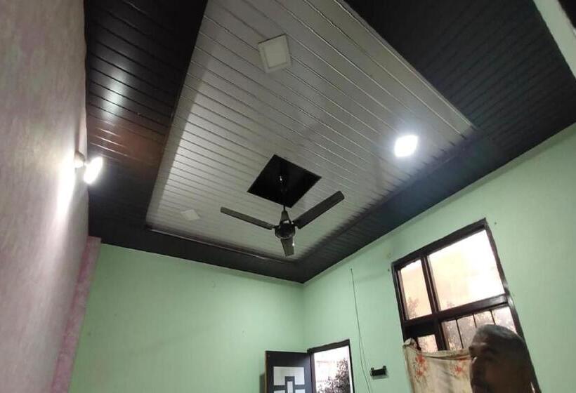 בית מלון כפרי Oyo Paradise