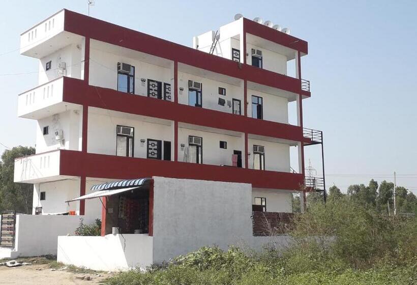 בית מלון כפרי Oyo Paradise