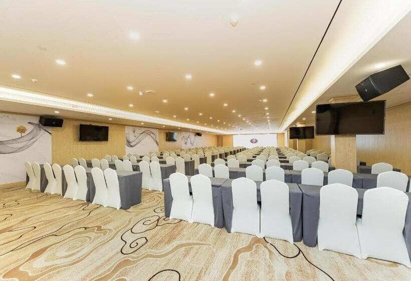 Ji Hotel Nanjing Pukou Hongyang Plaza