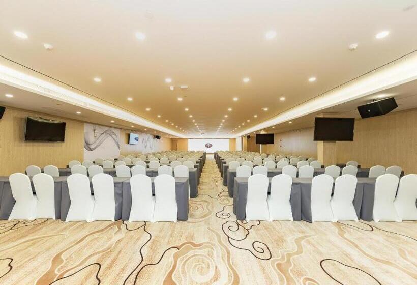 Ji Hotel Nanjing Pukou Hongyang Plaza