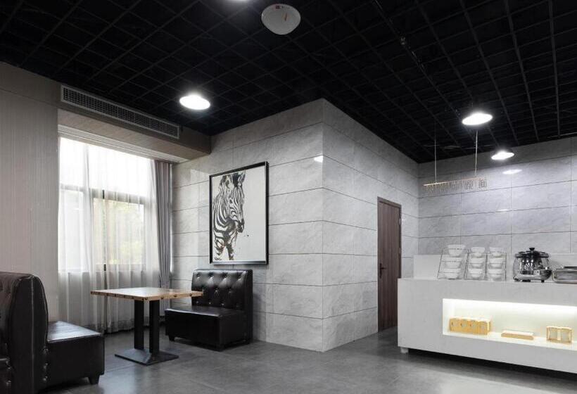 Starway Hotel Chongqing Yongchuan Zhongyang Street