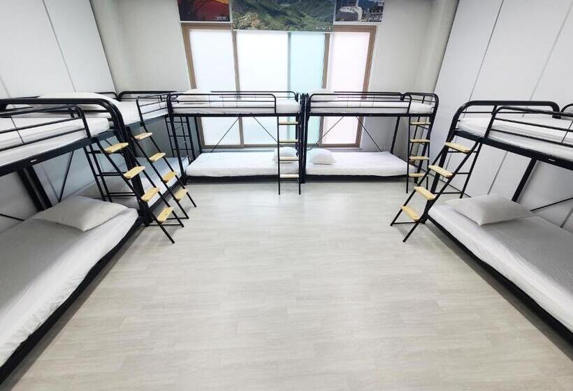 Yeongwol Taehwasan Village Experience Pension