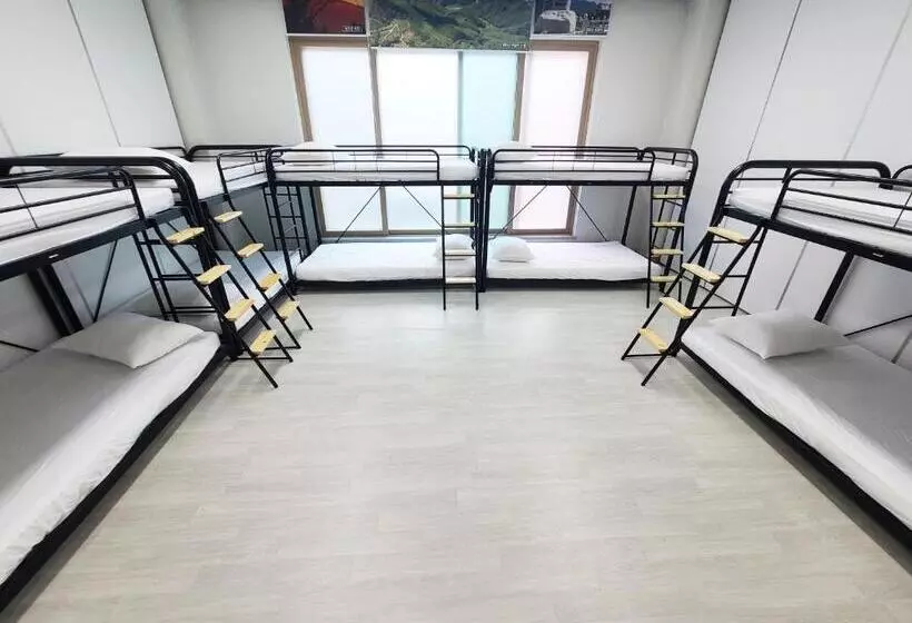 Yeongwol Taehwasan Village Experience Pension