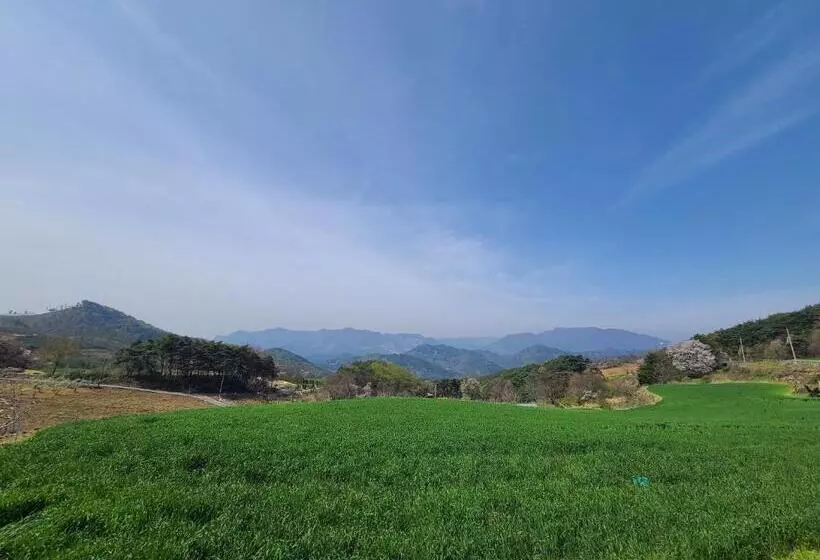 Yeongwol Taehwasan Village Experience Pension