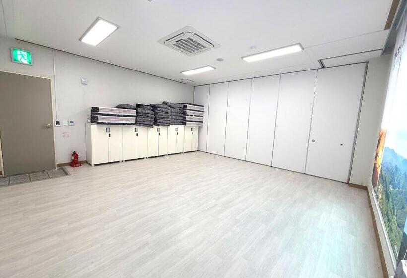 Yeongwol Taehwasan Village Experience Pension