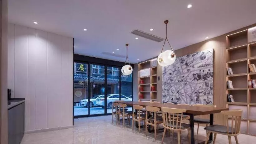 Hanting Hotel Fenghuang Ancient City