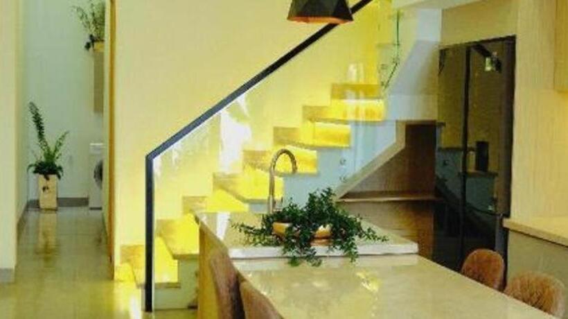 هتل Nha Trong Pho   Moon House