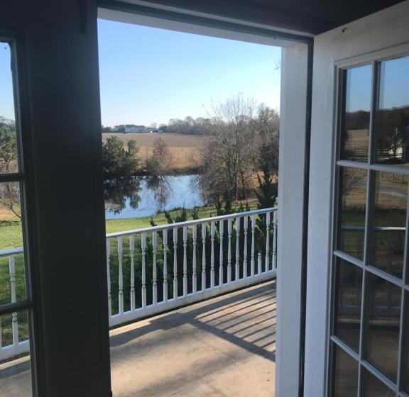 Bed & Breakfast 1st Floor Guest Room With Private Full Bath