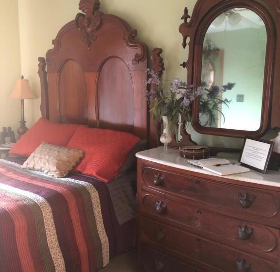 Bed & Breakfast 1st Floor Guest Room With Private Full Bath