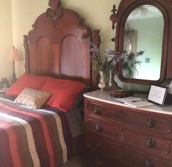 Aamiaismajoitus (B&B) 1st Floor Guest Room With Private Full Bath