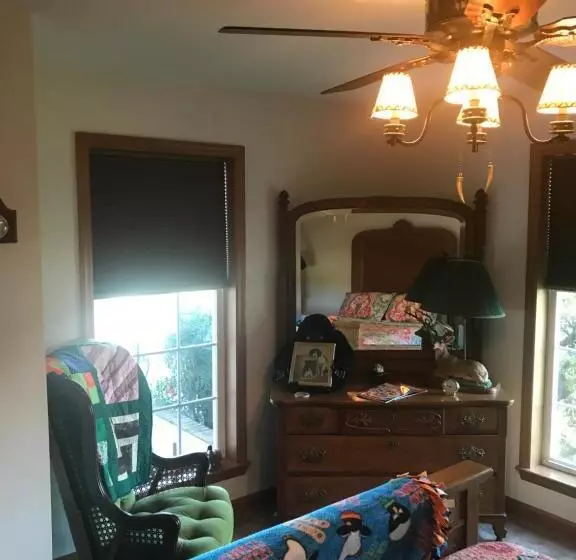 Aamiaismajoitus (B&B) 1st Floor Guest Room With Private Full Bath