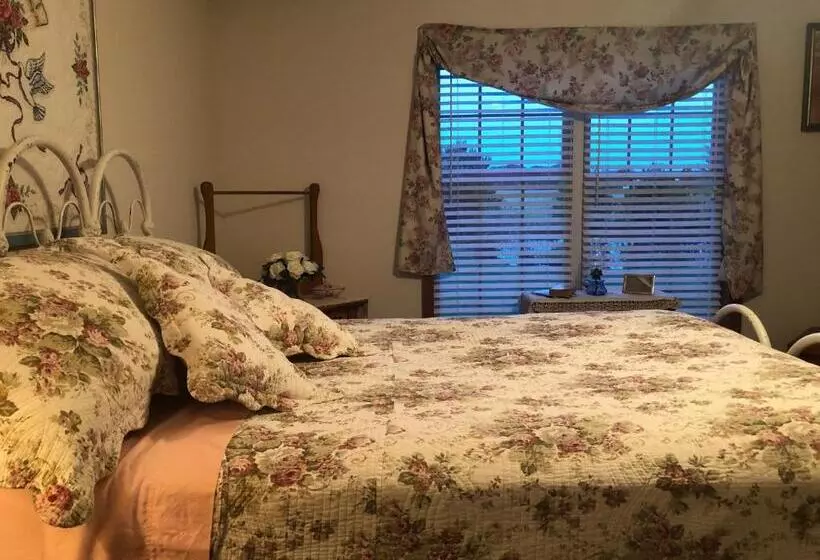 Aamiaismajoitus (B&B) 1st Floor Guest Room With Private Full Bath