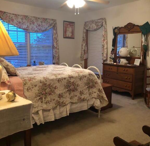 Bed & Breakfast 1st Floor Guest Room With Private Full Bath