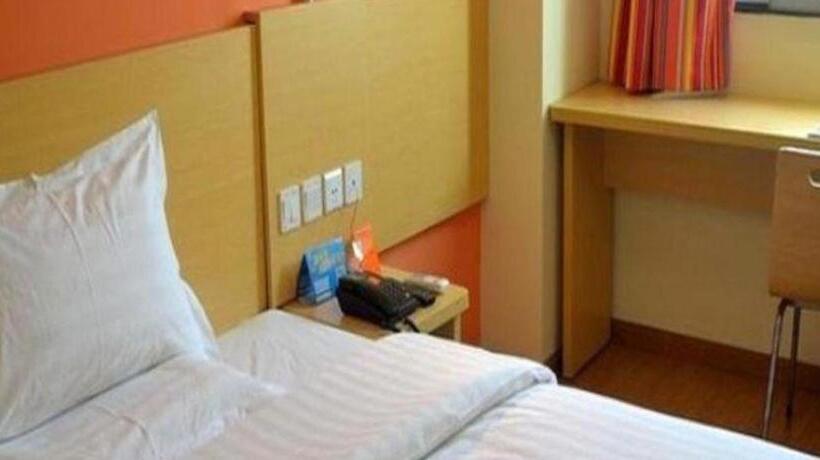 فندق 7 Days Inn Turpan Shanshan Kumtag Desert