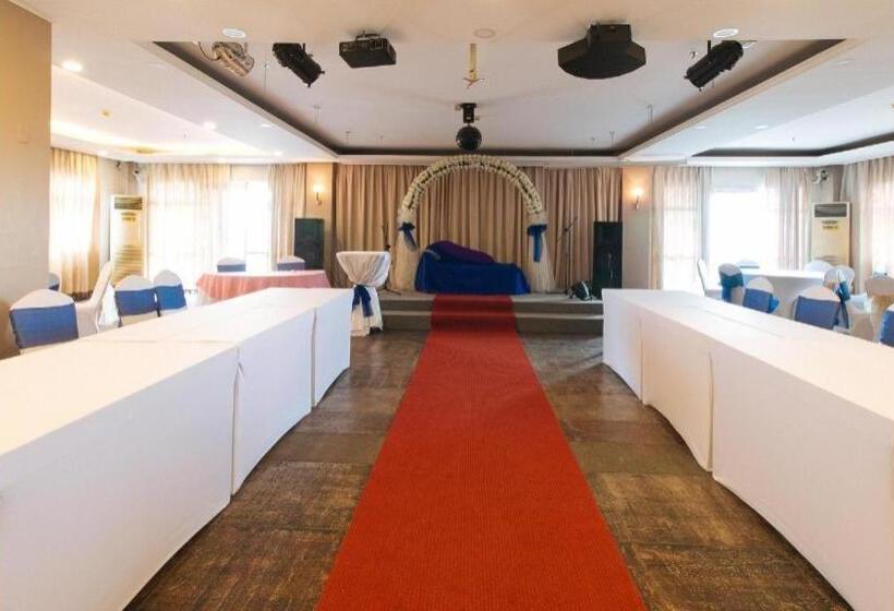 Hotel Reddoorz Plus @ Project 6 Quezon City